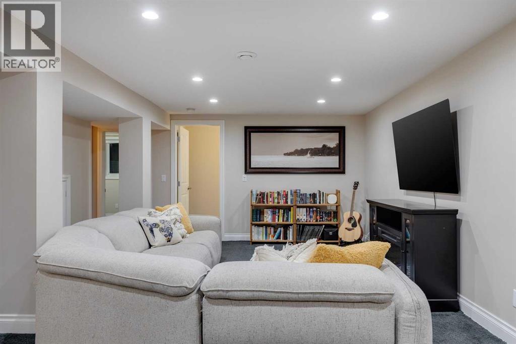Photo 30 of 130 Windermere Road Sw, Calgary AB