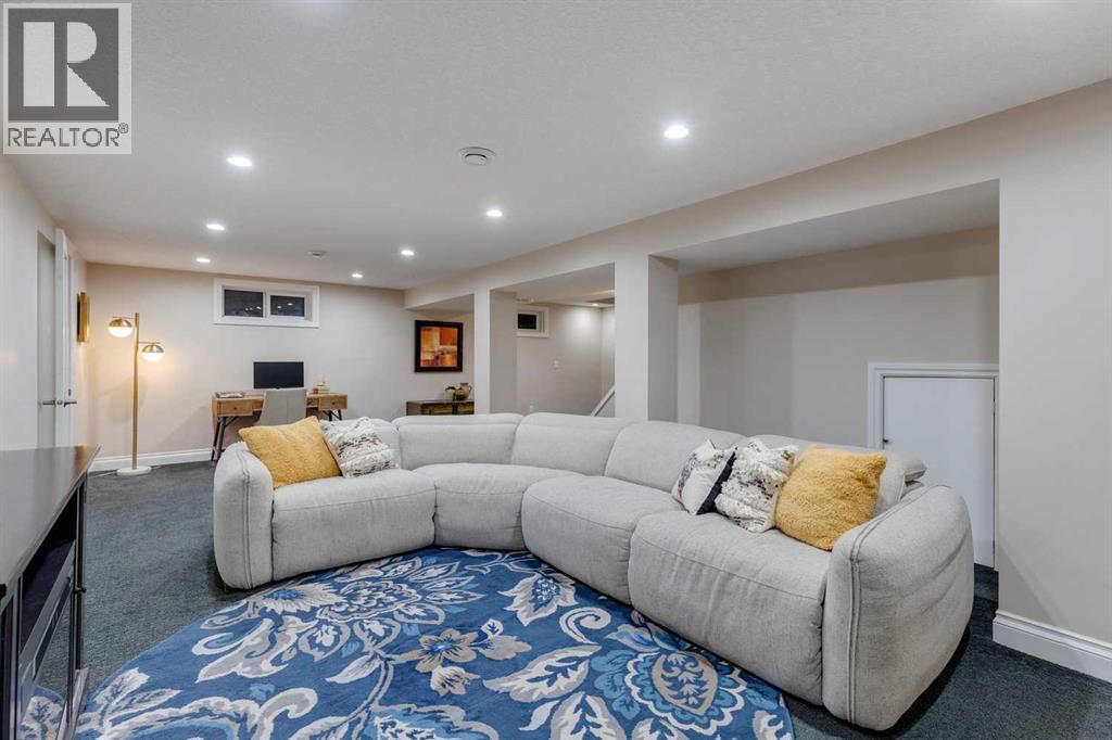 Photo 32 of 130 Windermere Road Sw, Calgary AB