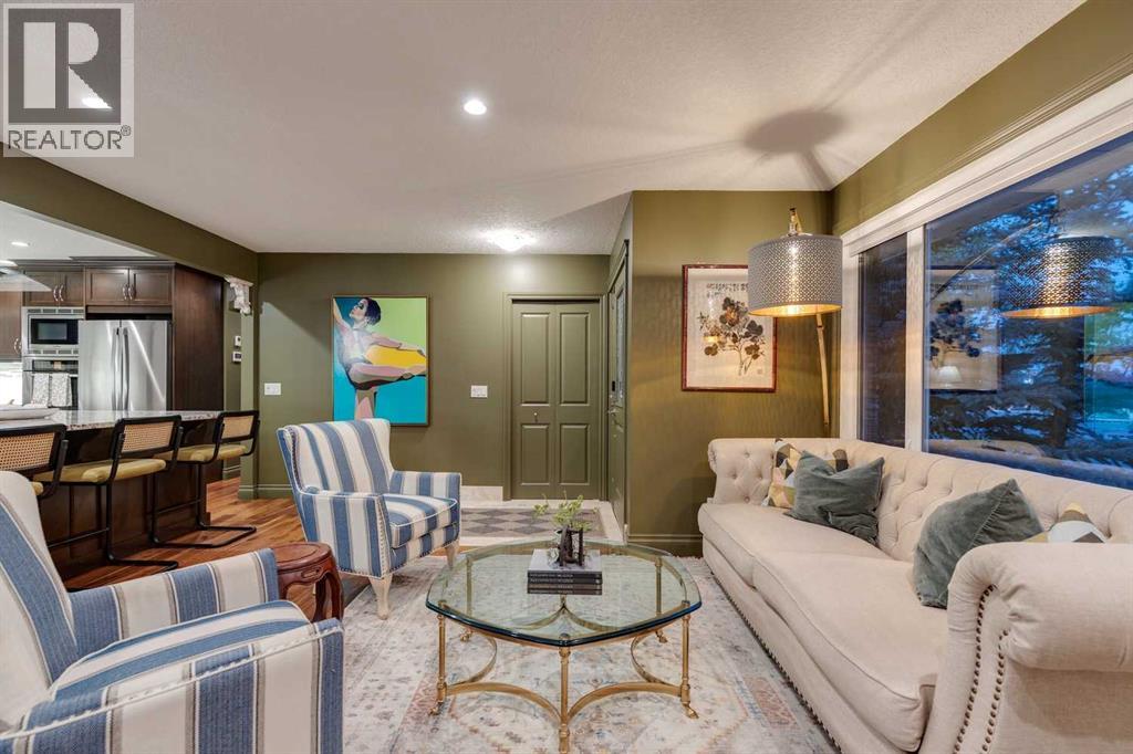 Photo 15 of 130 Windermere Road Sw, Calgary AB