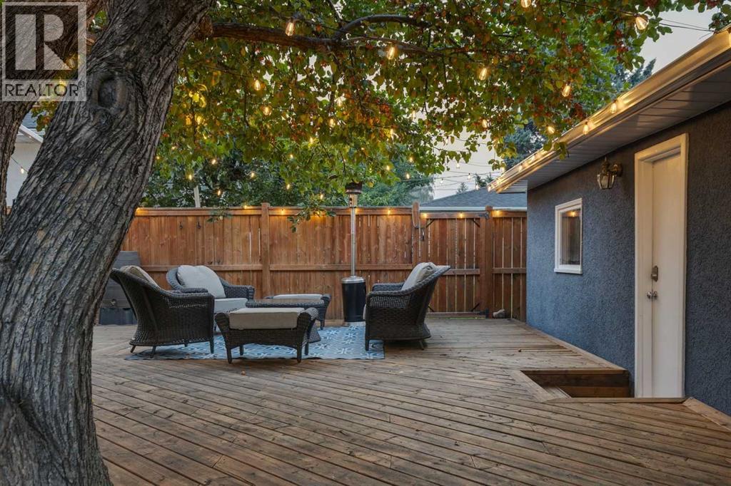 Photo 42 of 130 Windermere Road Sw, Calgary AB