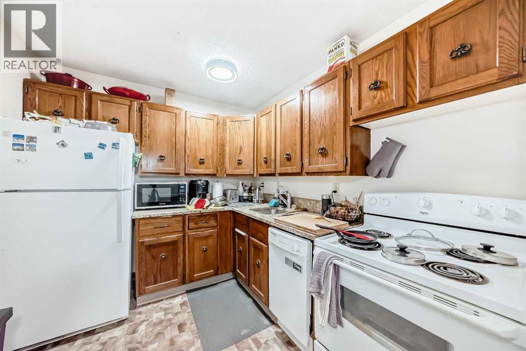Photo 8 of 7312 315 Southampton Drive, Calgary AB