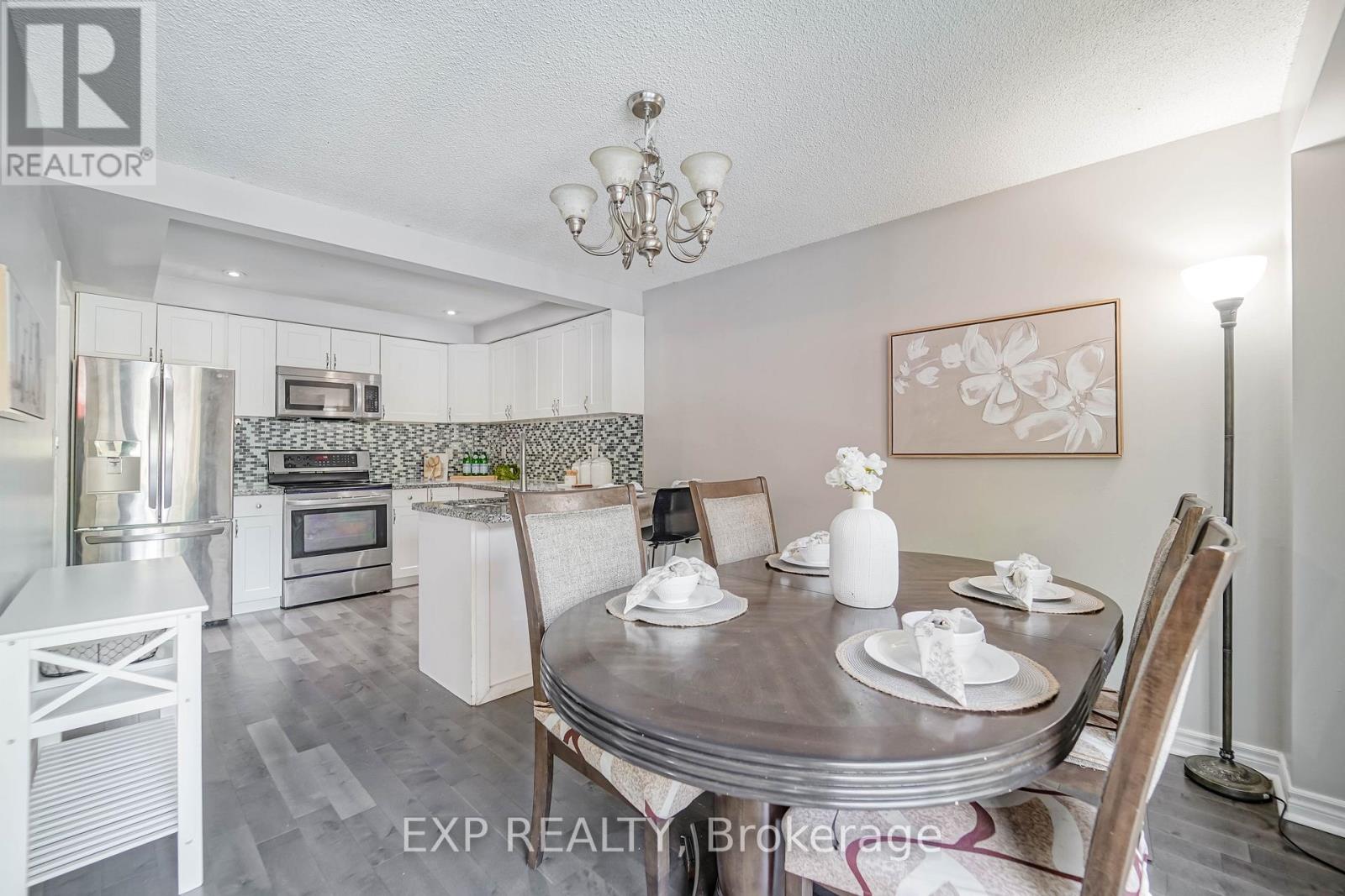 Photo 14 of 76 Salisbury Circle, Brampton ON