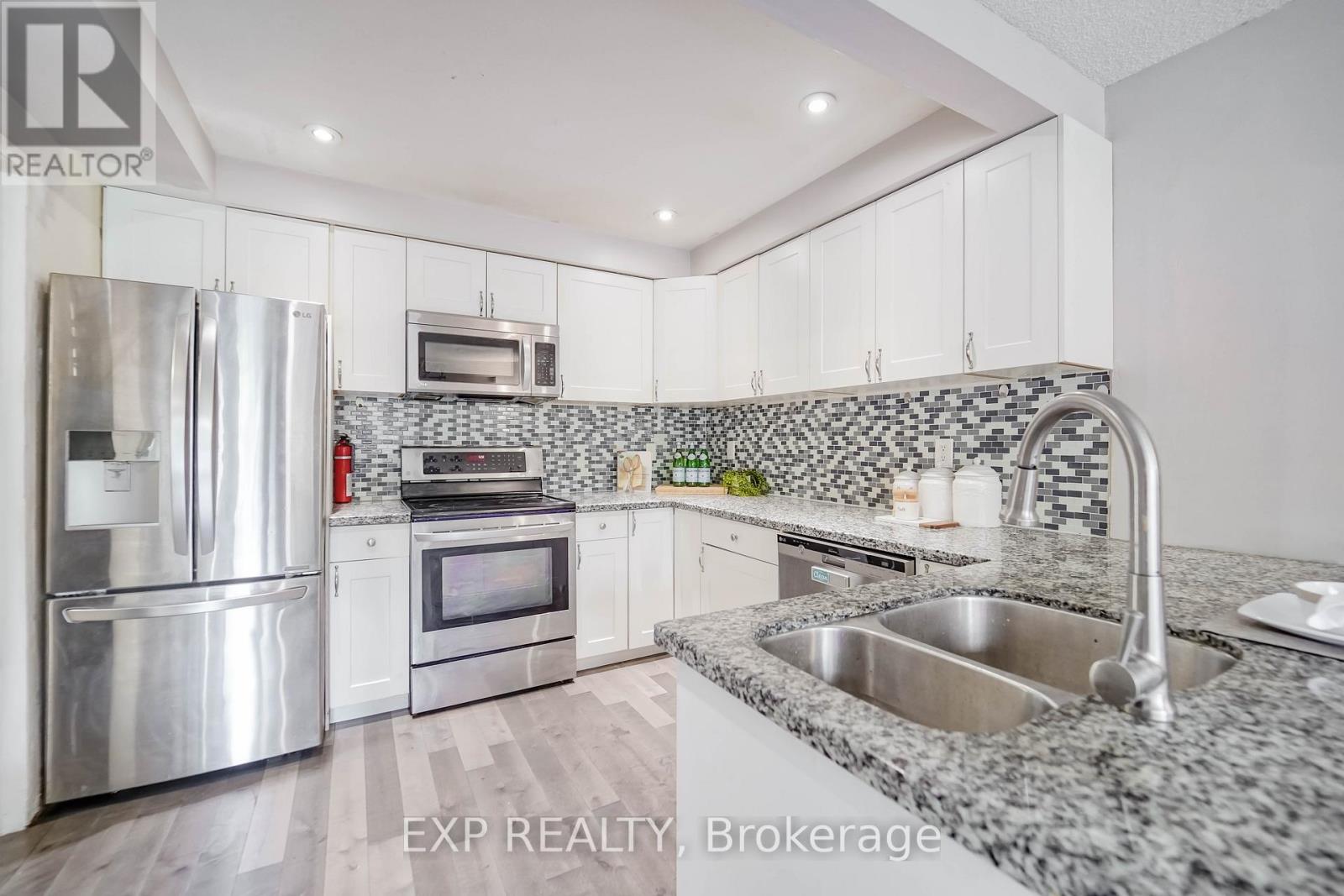 Photo 11 of 76 Salisbury Circle, Brampton ON