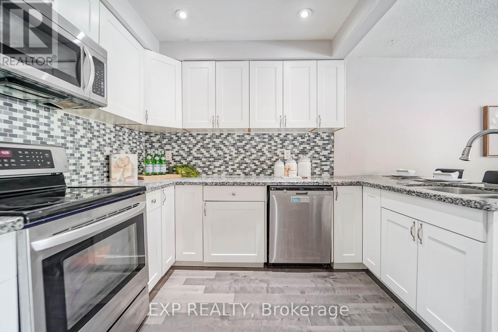 Photo 12 of 76 Salisbury Circle, Brampton ON