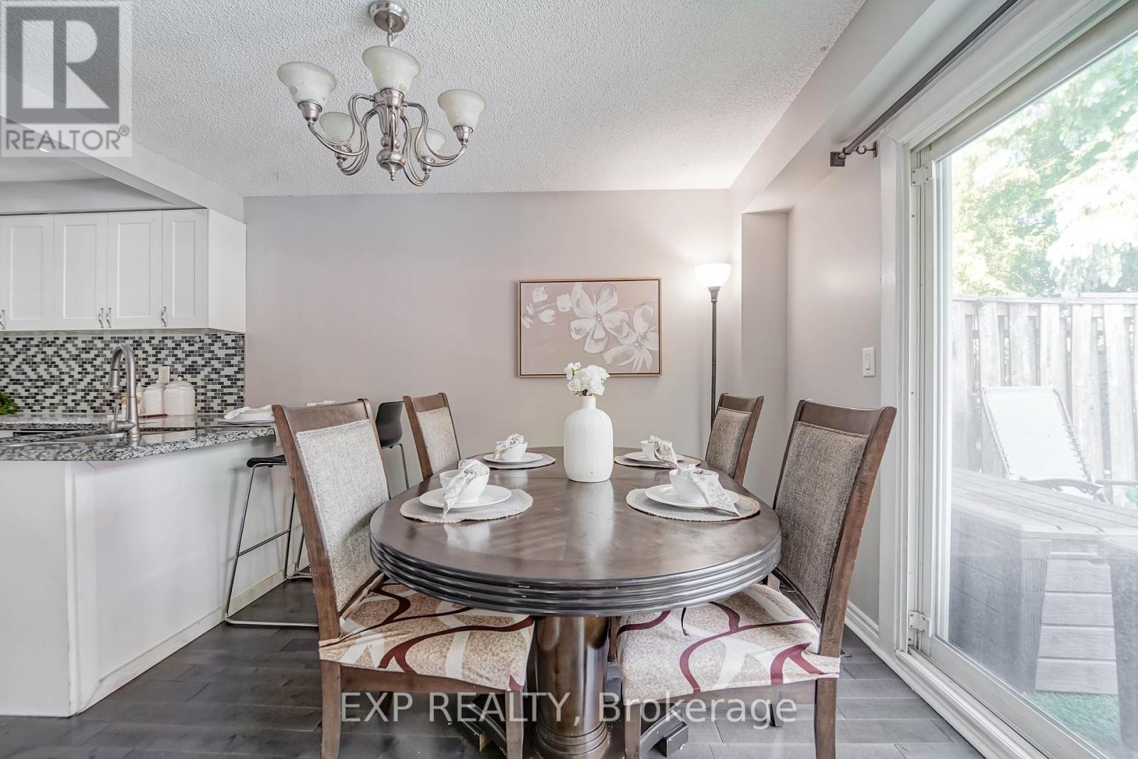 Photo 15 of 76 Salisbury Circle, Brampton ON