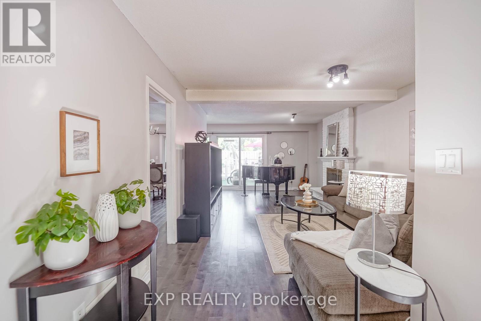 Photo 18 of 76 Salisbury Circle, Brampton ON