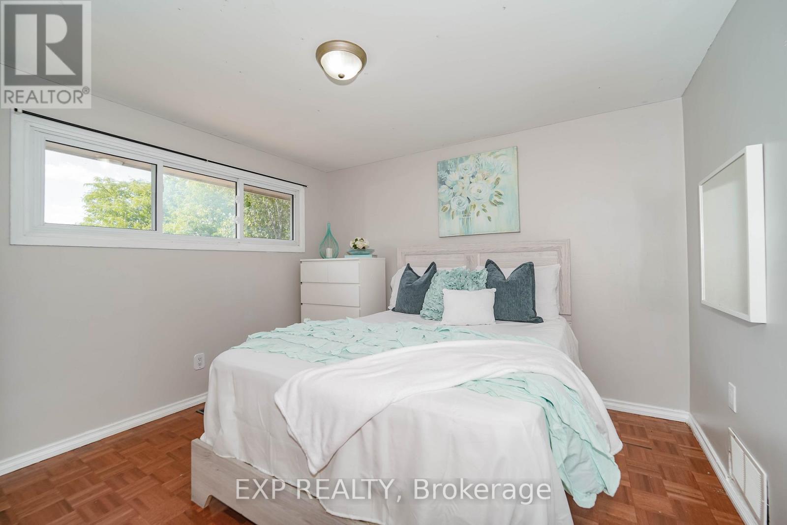 Photo 20 of 76 Salisbury Circle, Brampton ON