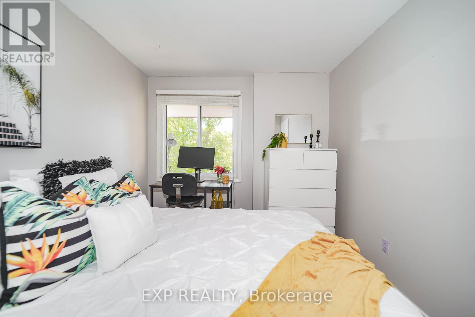 Photo 22 of 76 Salisbury Circle, Brampton ON