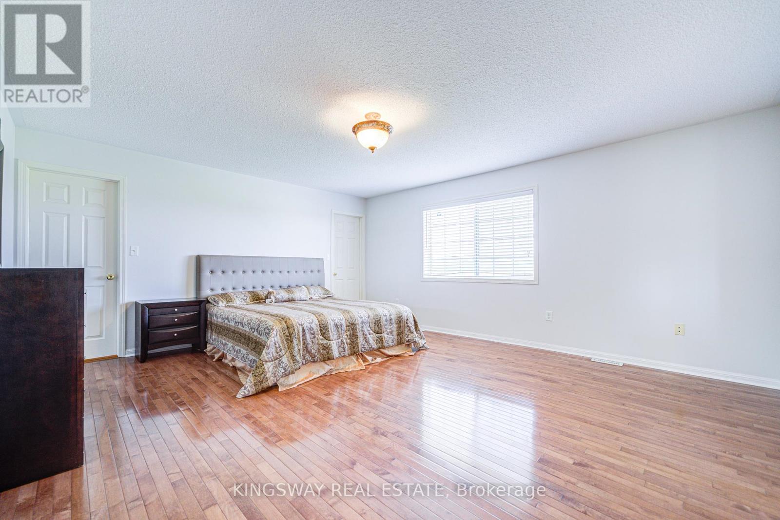 Photo 17 of 7 Bonavista Drive, Brampton ON
