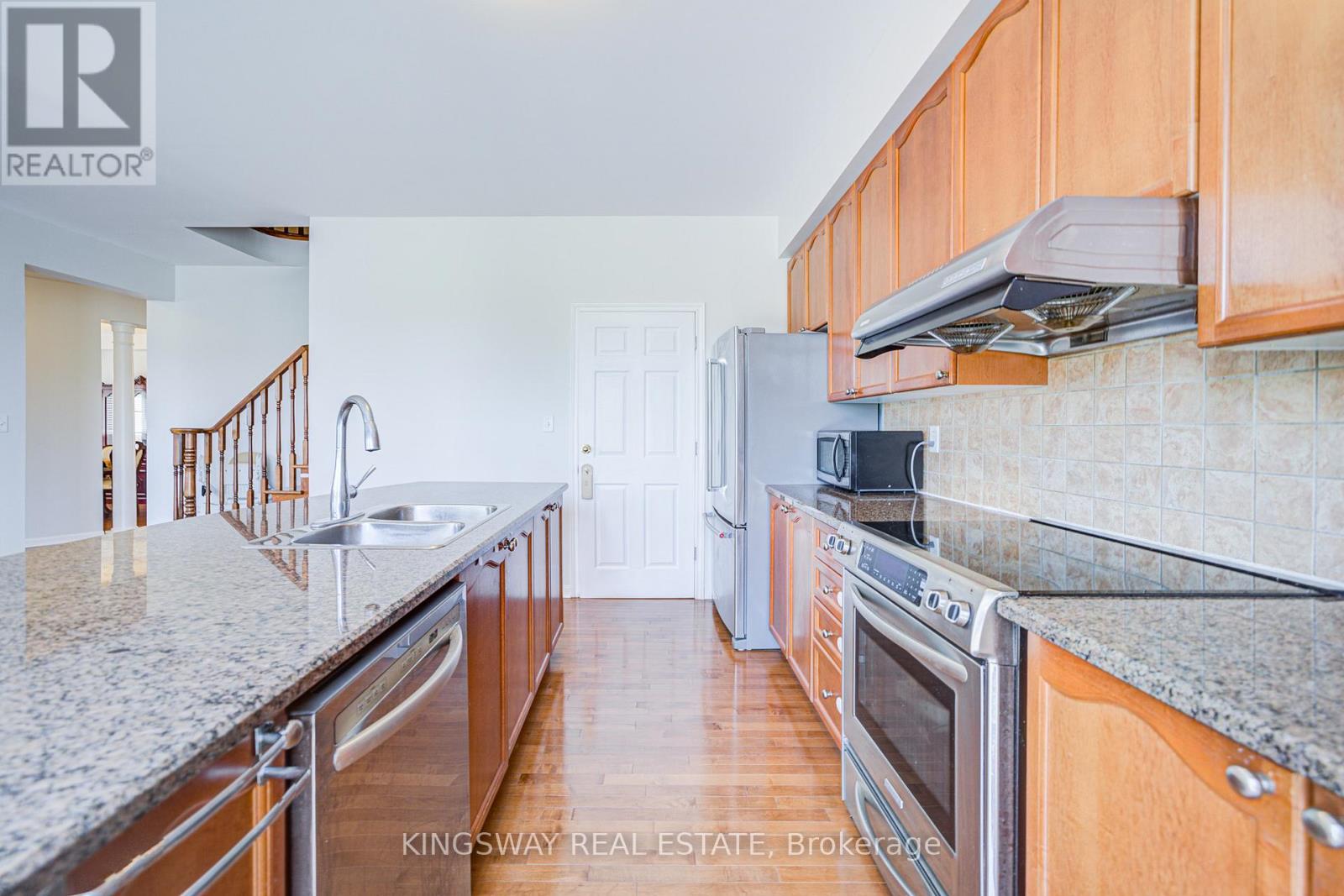 Photo 13 of 7 Bonavista Drive, Brampton ON