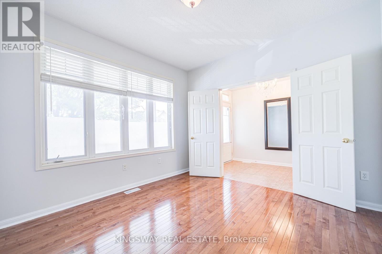 Photo 5 of 7 Bonavista Drive, Brampton ON