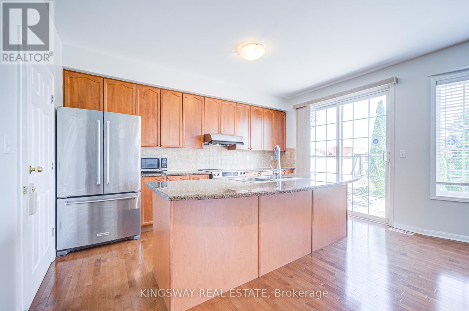 Photo 12 of 7 Bonavista Drive, Brampton ON