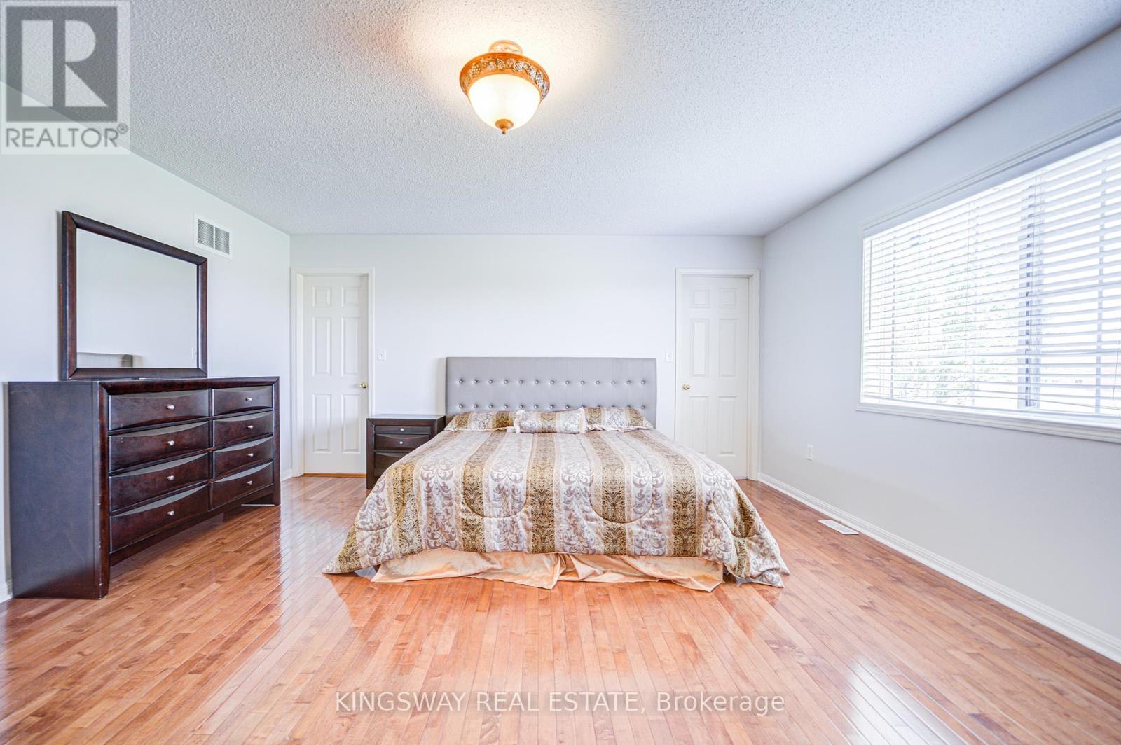 Photo 18 of 7 Bonavista Drive, Brampton ON