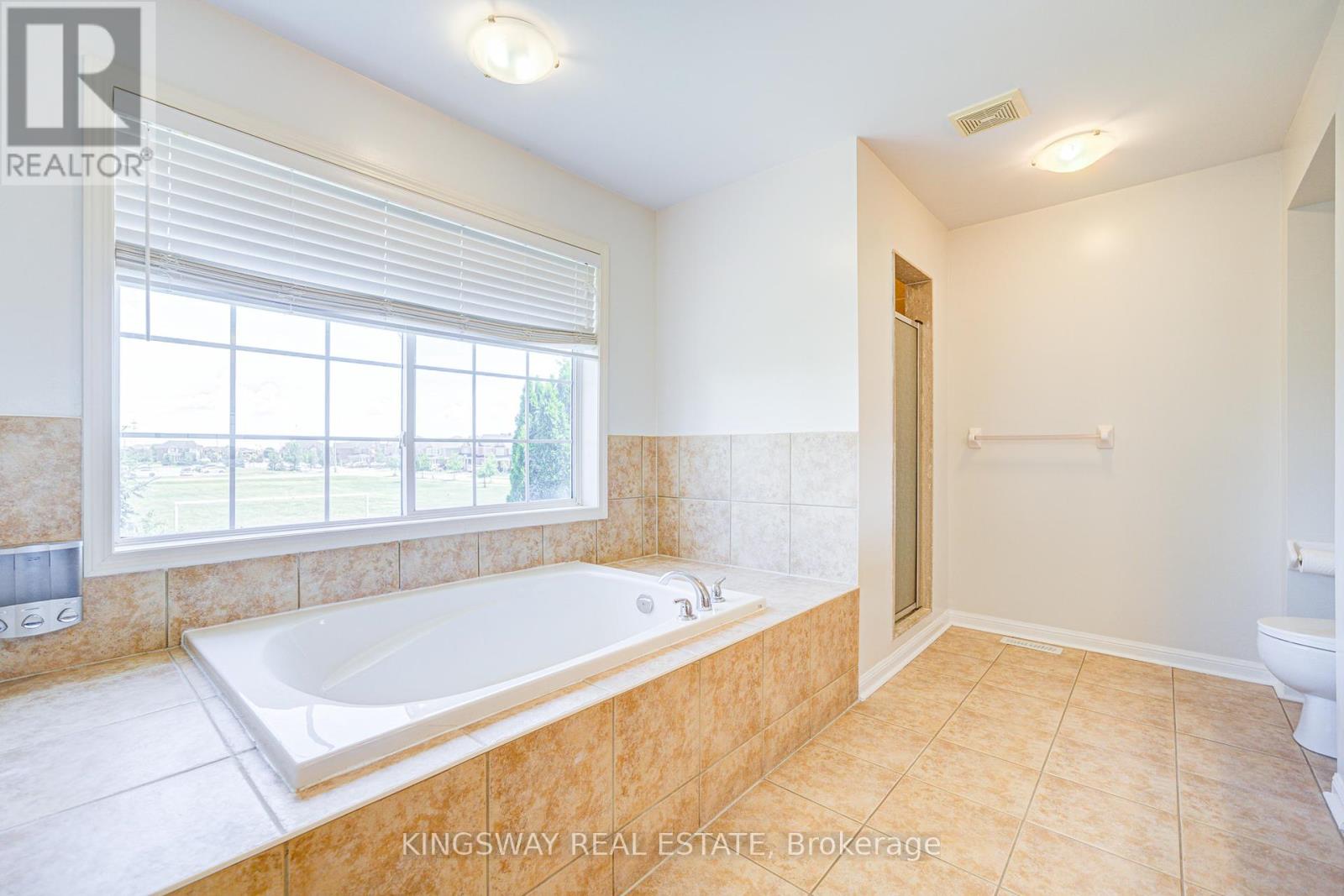 Photo 23 of 7 Bonavista Drive, Brampton ON