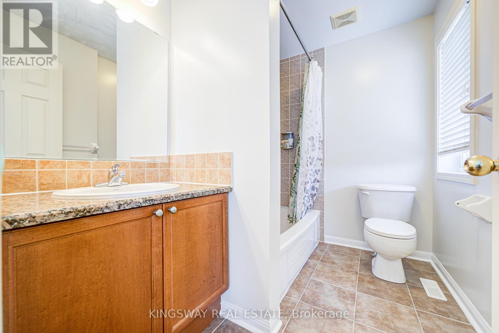 Photo 32 of 7 Bonavista Drive, Brampton ON