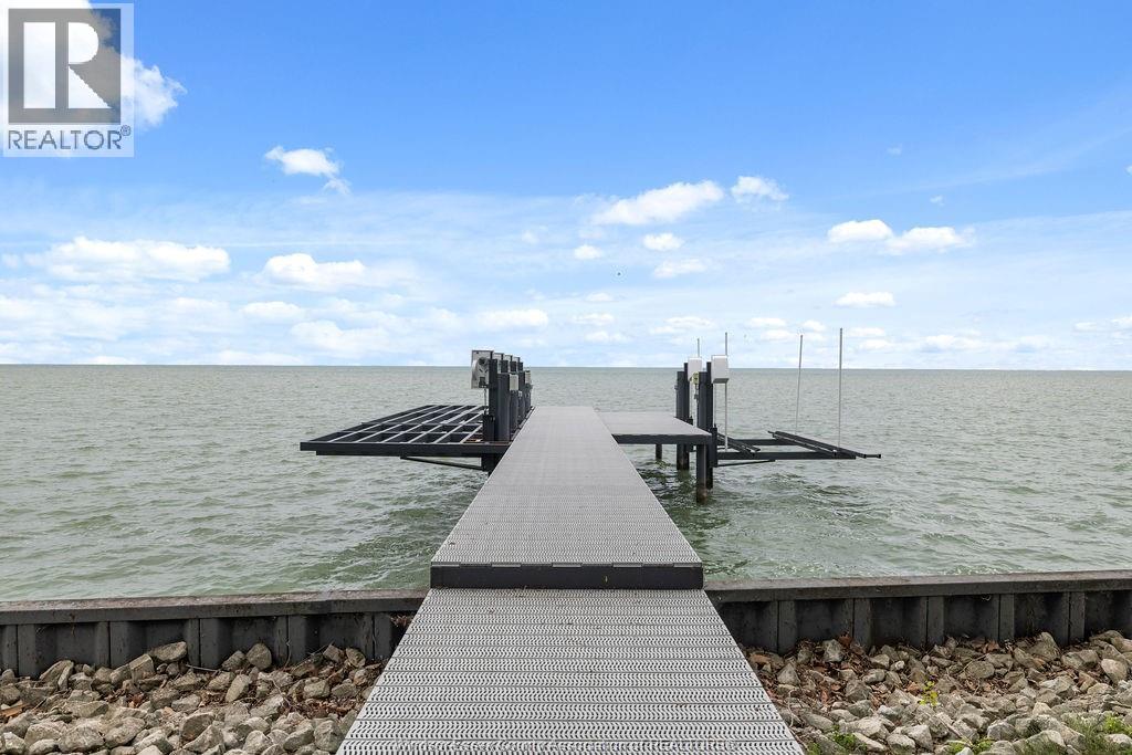 Photo 14 of 551 Ross Beach Road, Lakeshore ON