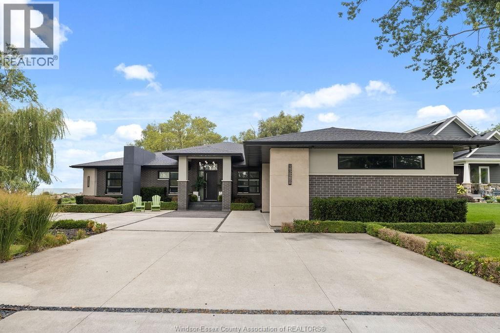 Photo 2 of 551 Ross Beach Road, Lakeshore ON