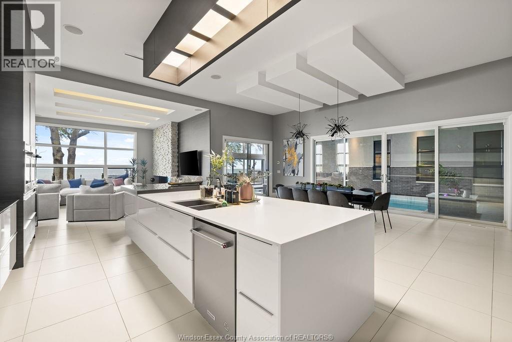 Photo 32 of 551 Ross Beach Road, Lakeshore ON