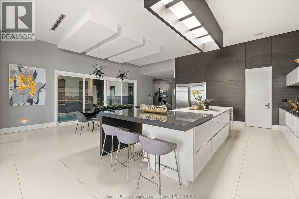 Photo 33 of 551 Ross Beach Road, Lakeshore ON