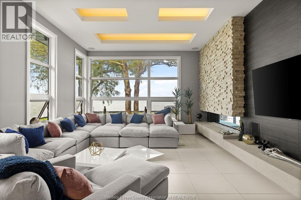 Photo 35 of 551 Ross Beach Road, Lakeshore ON