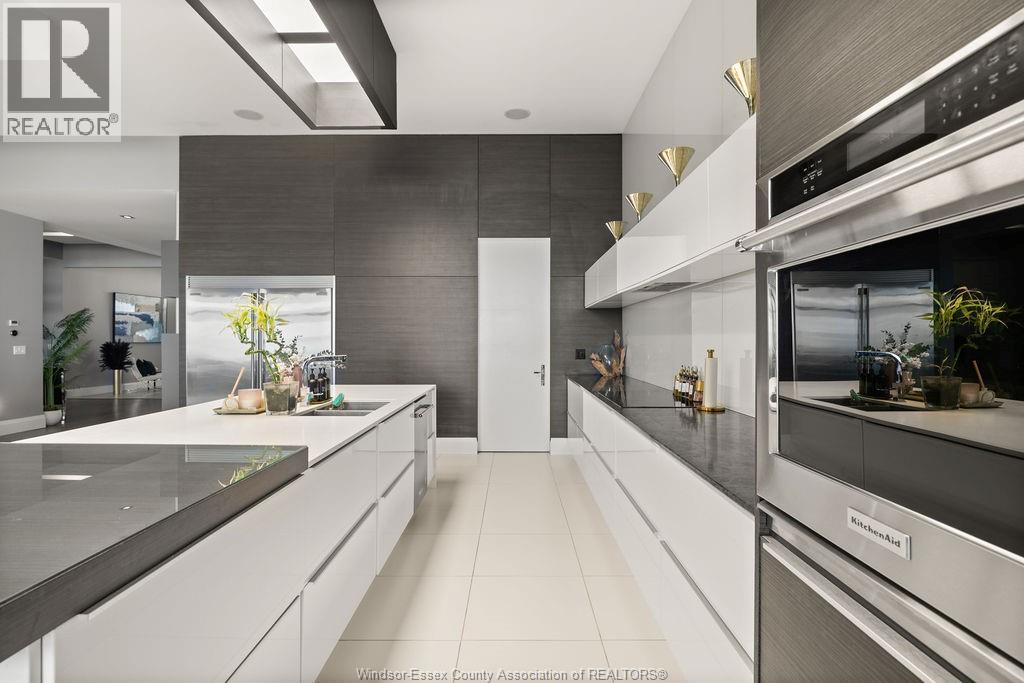 Photo 30 of 551 Ross Beach Road, Lakeshore ON