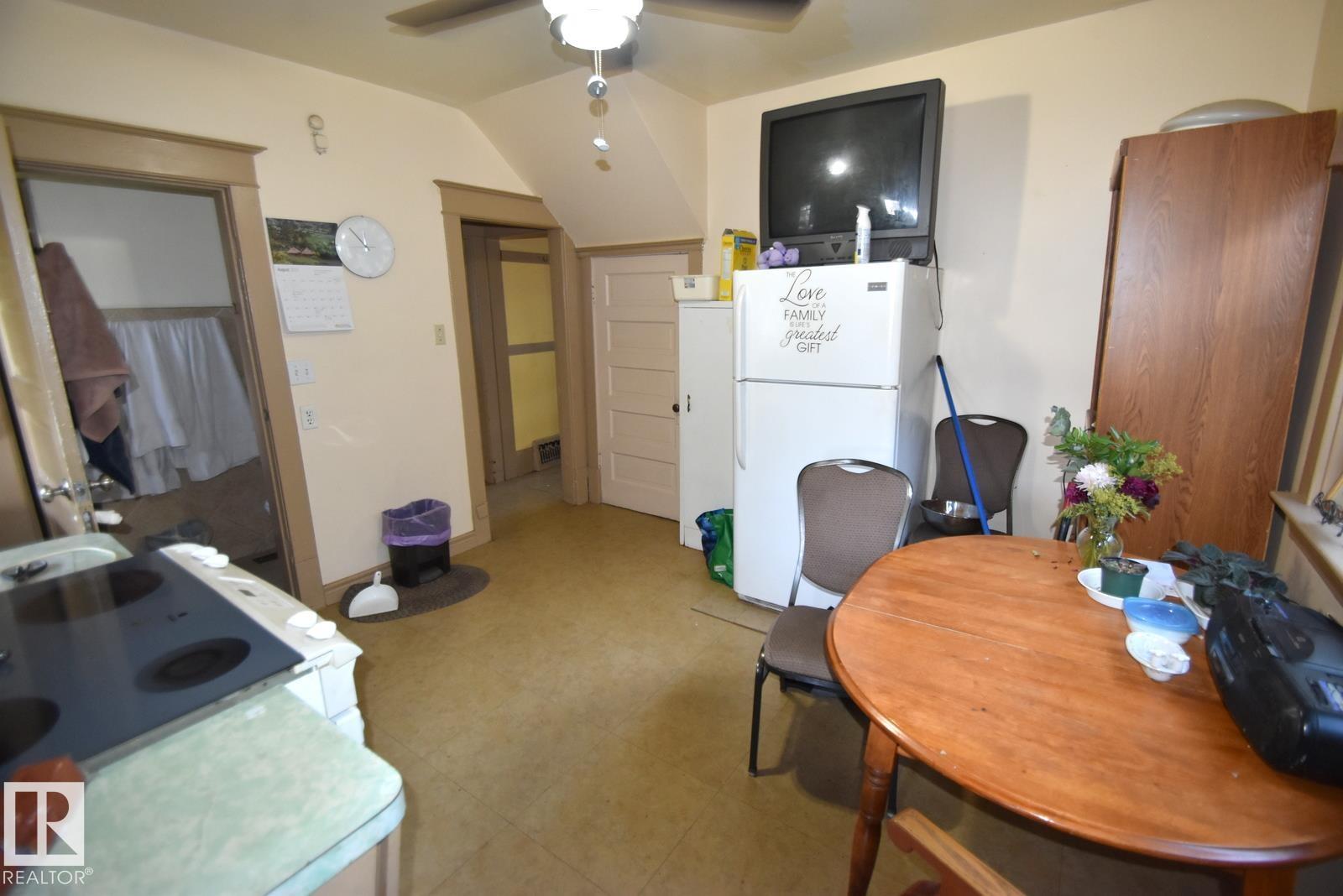 Photo 6 of 9634 110 Av Nw, Edmonton AB