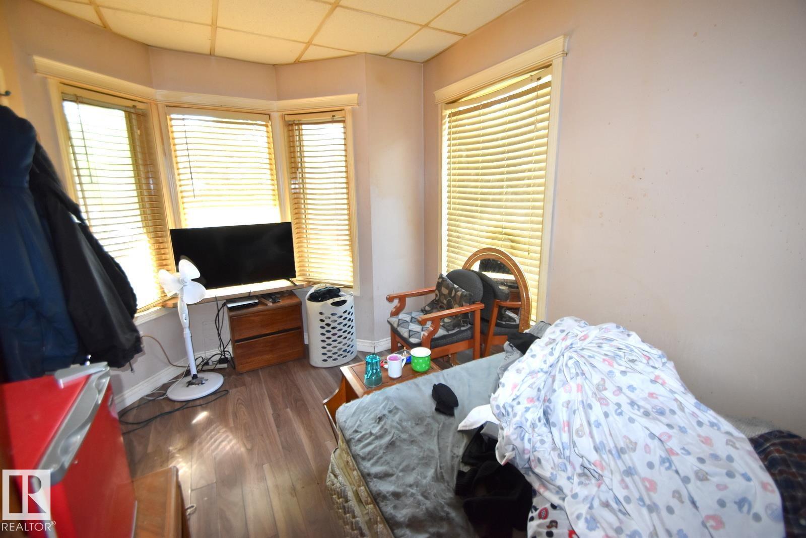 Photo 7 of 9634 110 Av Nw, Edmonton AB