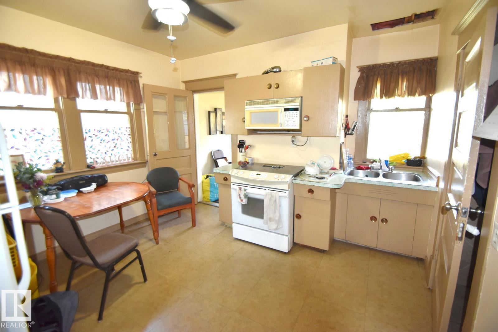 Photo 4 of 9634 110 Av Nw, Edmonton AB