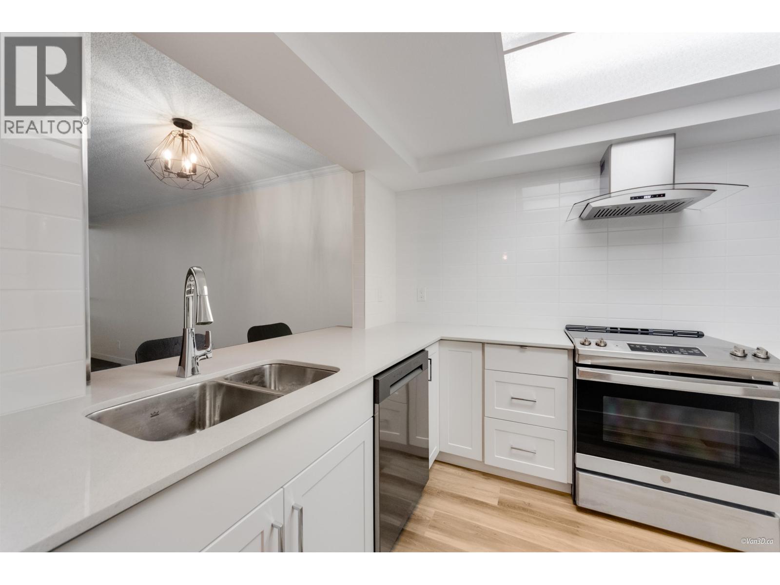 Photo 1 of 601 460 Westview Street, Coquitlam BC
