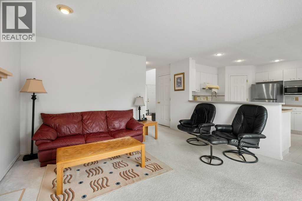 Photo 17 of 4 Hampshire Circle Nw, Calgary AB