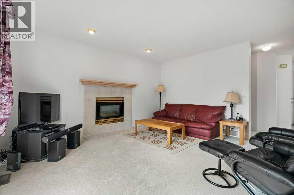 Photo 18 of 4 Hampshire Circle Nw, Calgary AB