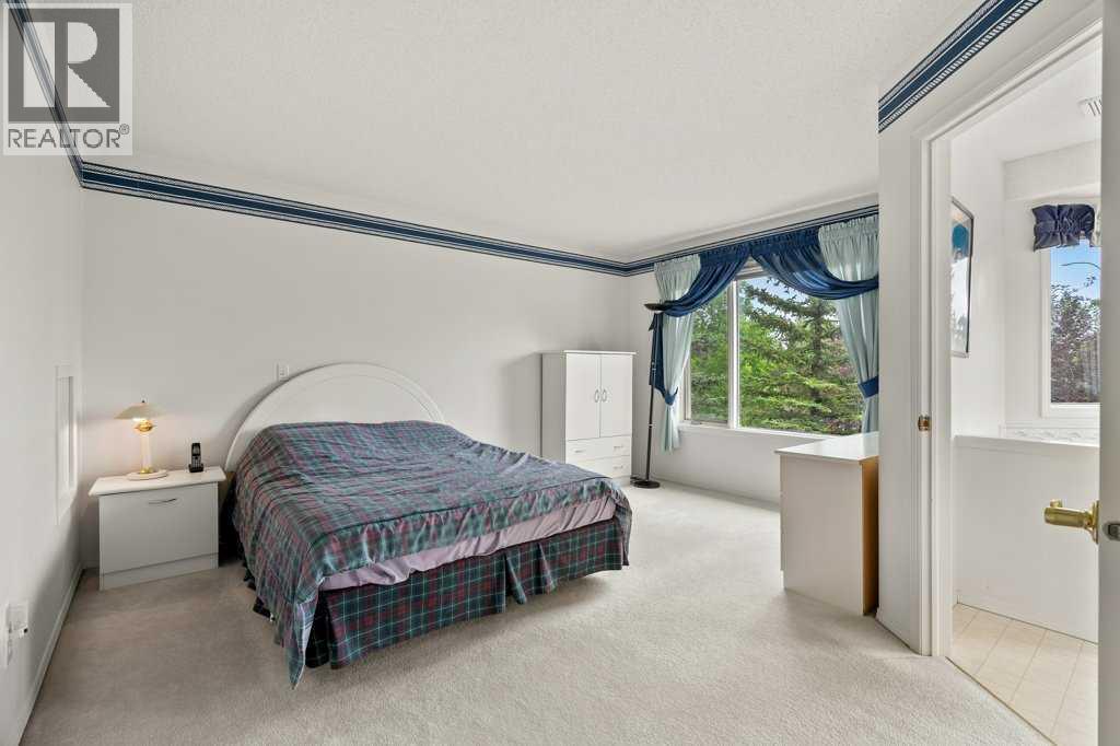 Photo 23 of 4 Hampshire Circle Nw, Calgary AB