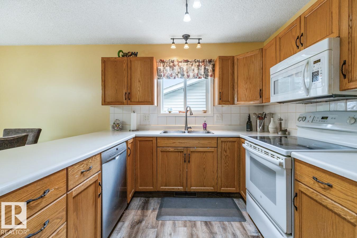 Photo 10 of 259 Regency Dr, Sherwood Park AB
