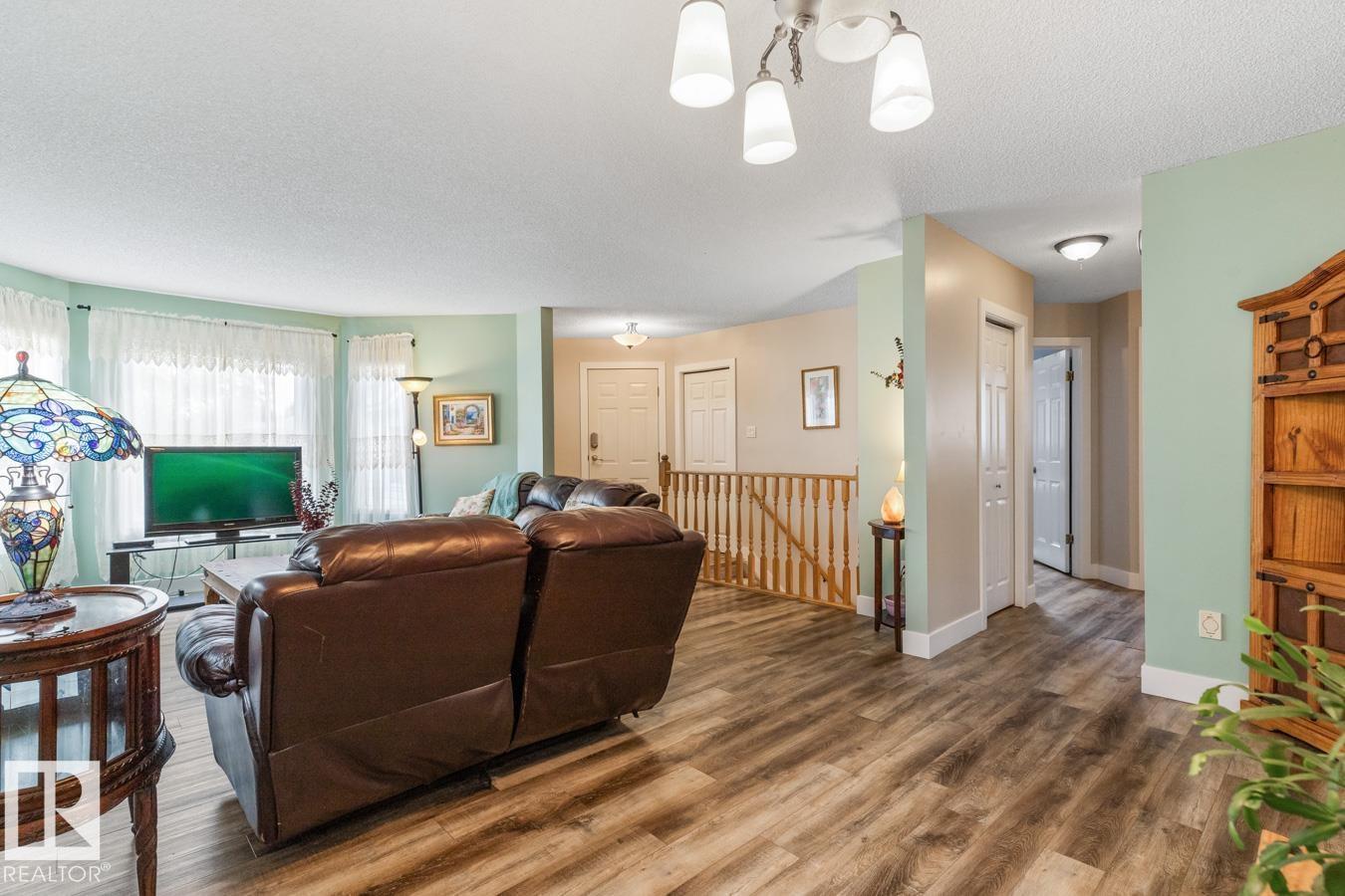 Photo 7 of 259 Regency Dr, Sherwood Park AB