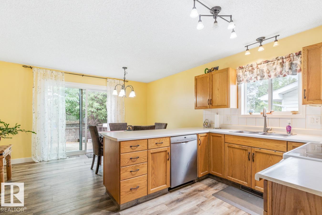 Photo 8 of 259 Regency Dr, Sherwood Park AB