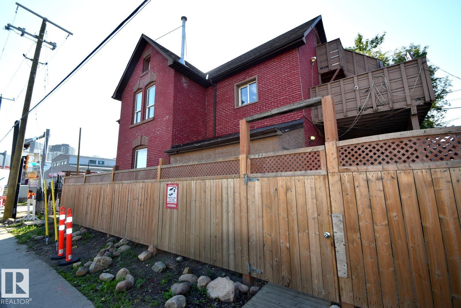 Photo 1 of 10734 92 St Nw, Edmonton AB