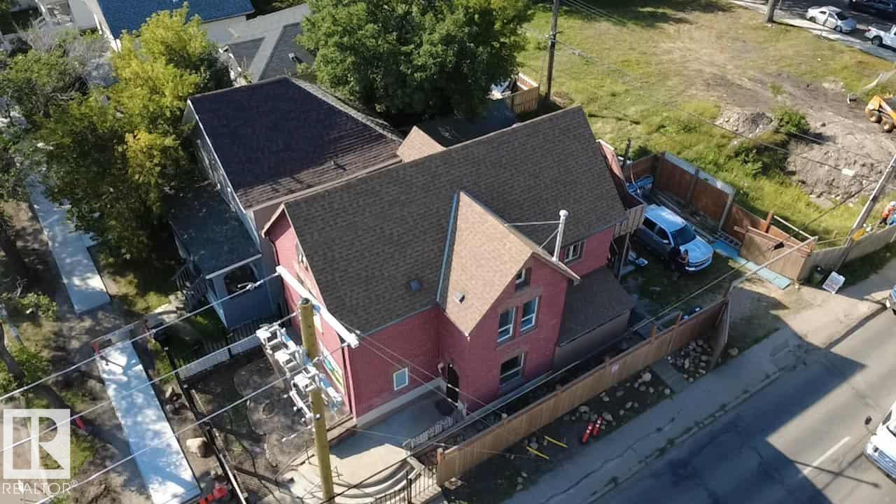Photo 2 of 10734 92 St Nw, Edmonton AB