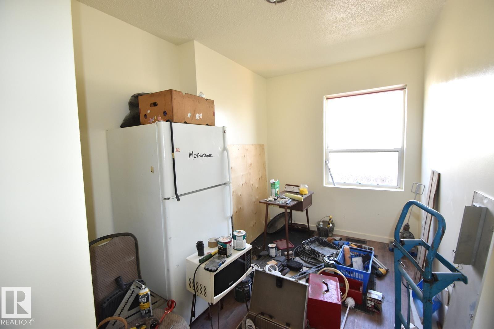 Photo 8 of 10734 92 St Nw, Edmonton AB