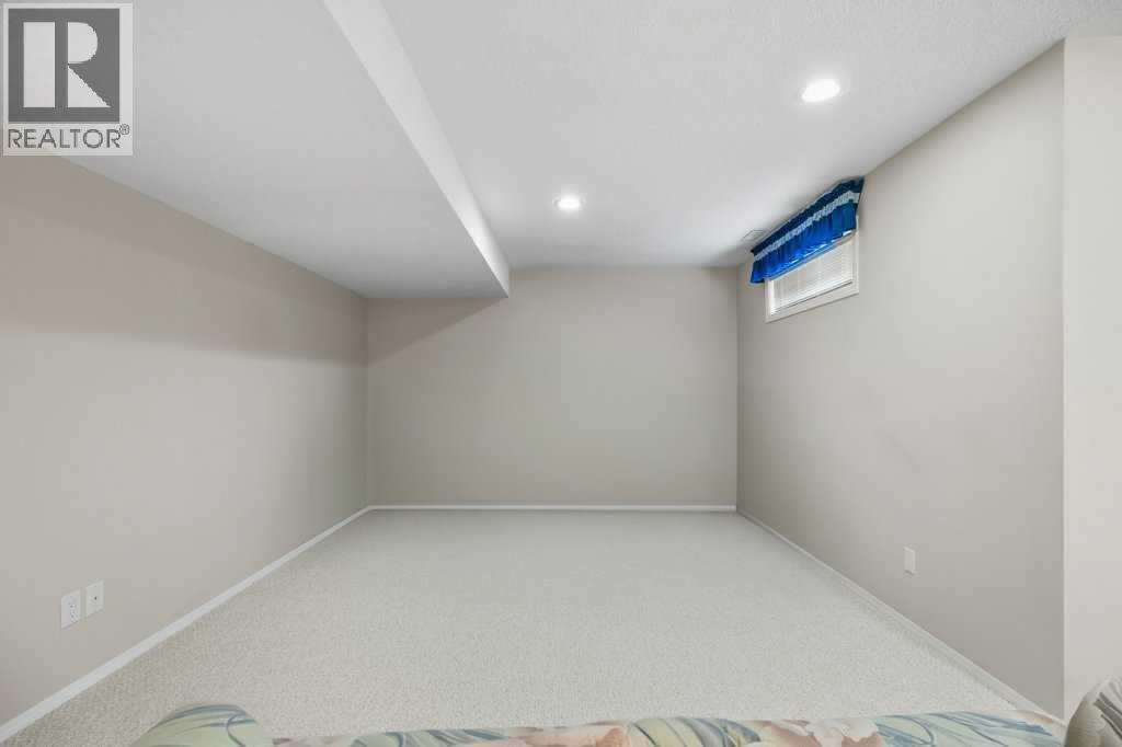 Photo 36 of 4 Hampshire Circle Nw, Calgary AB