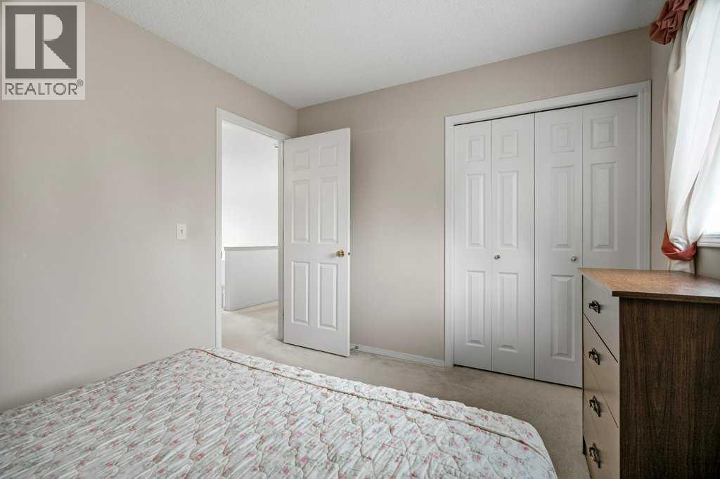 Photo 31 of 4 Hampshire Circle Nw, Calgary AB