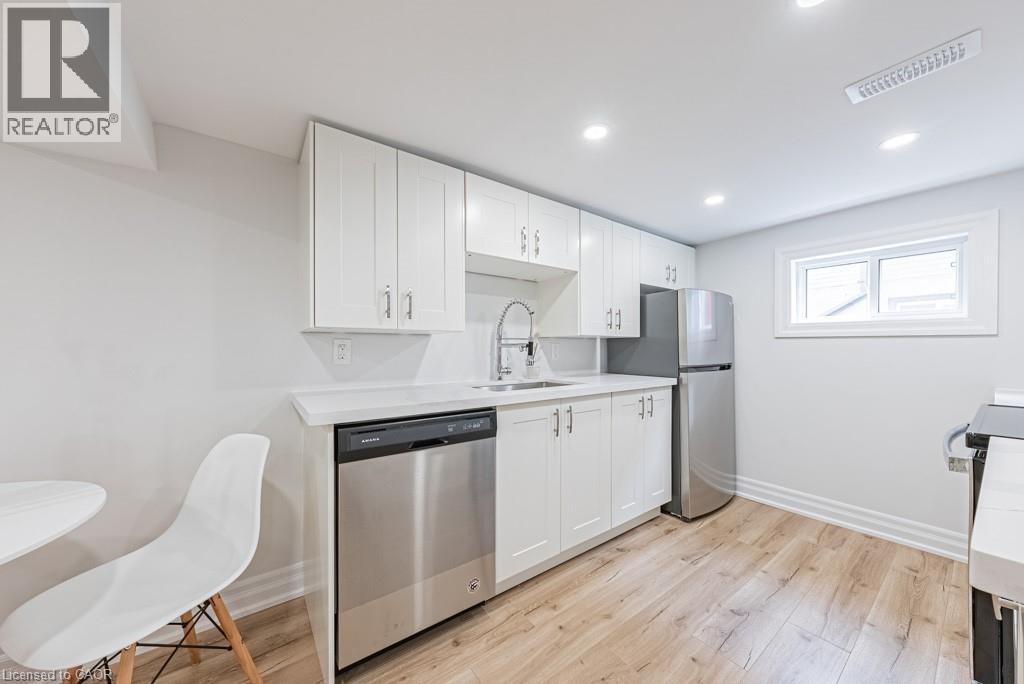 Photo 4 of 587 Queensdale Avenue E Unit Lower, Hamilton ON