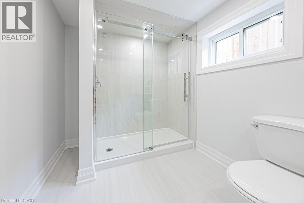 Photo 7 of 587 Queensdale Avenue E Unit Lower, Hamilton ON