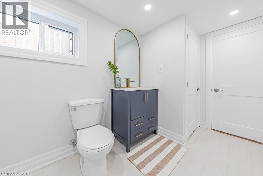Photo 8 of 587 Queensdale Avenue E Unit Lower, Hamilton ON