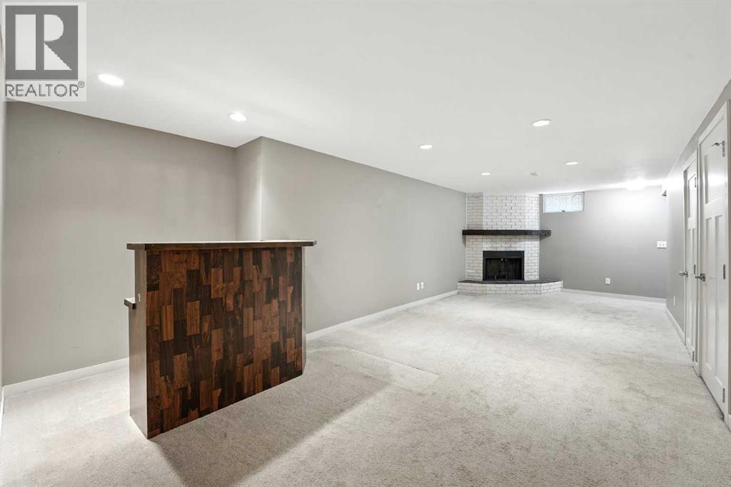Photo 20 of 284 Acadia Drive Se, Calgary AB