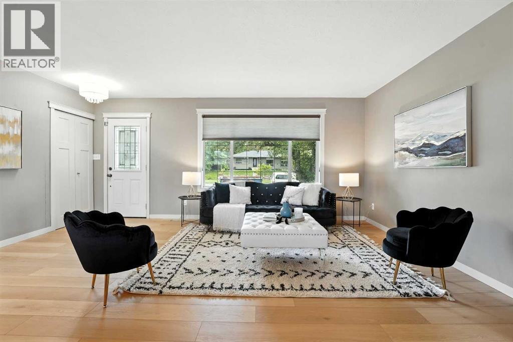 Photo 4 of 284 Acadia Drive Se, Calgary AB