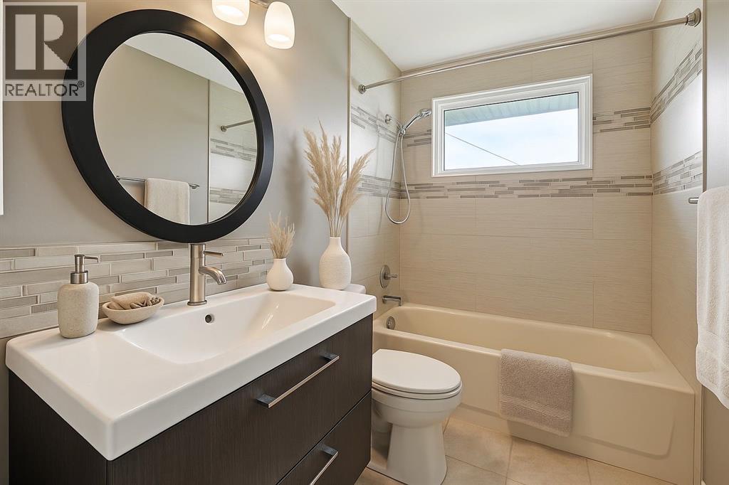 Photo 17 of 284 Acadia Drive Se, Calgary AB