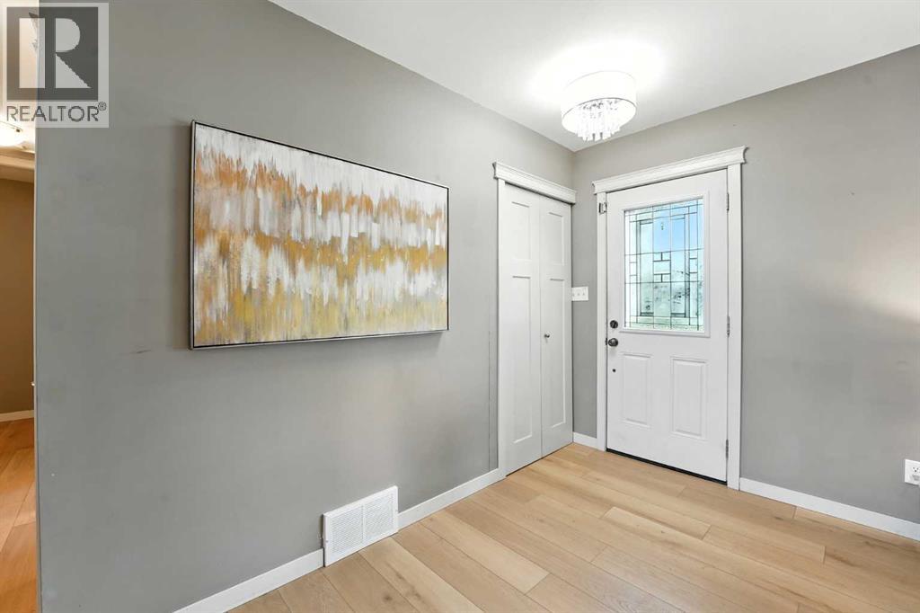Photo 6 of 284 Acadia Drive Se, Calgary AB