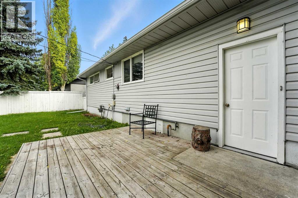 Photo 25 of 284 Acadia Drive Se, Calgary AB