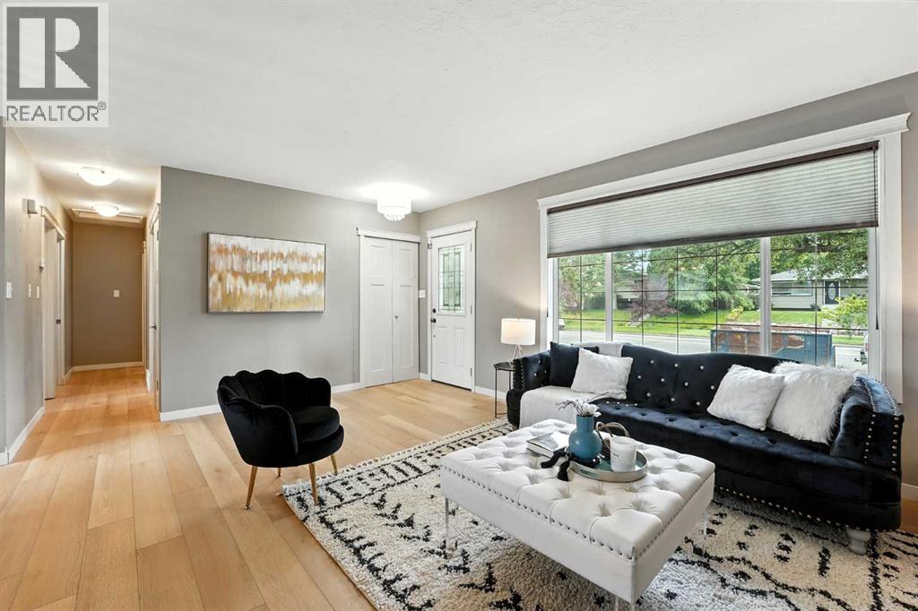 Photo 5 of 284 Acadia Drive Se, Calgary AB