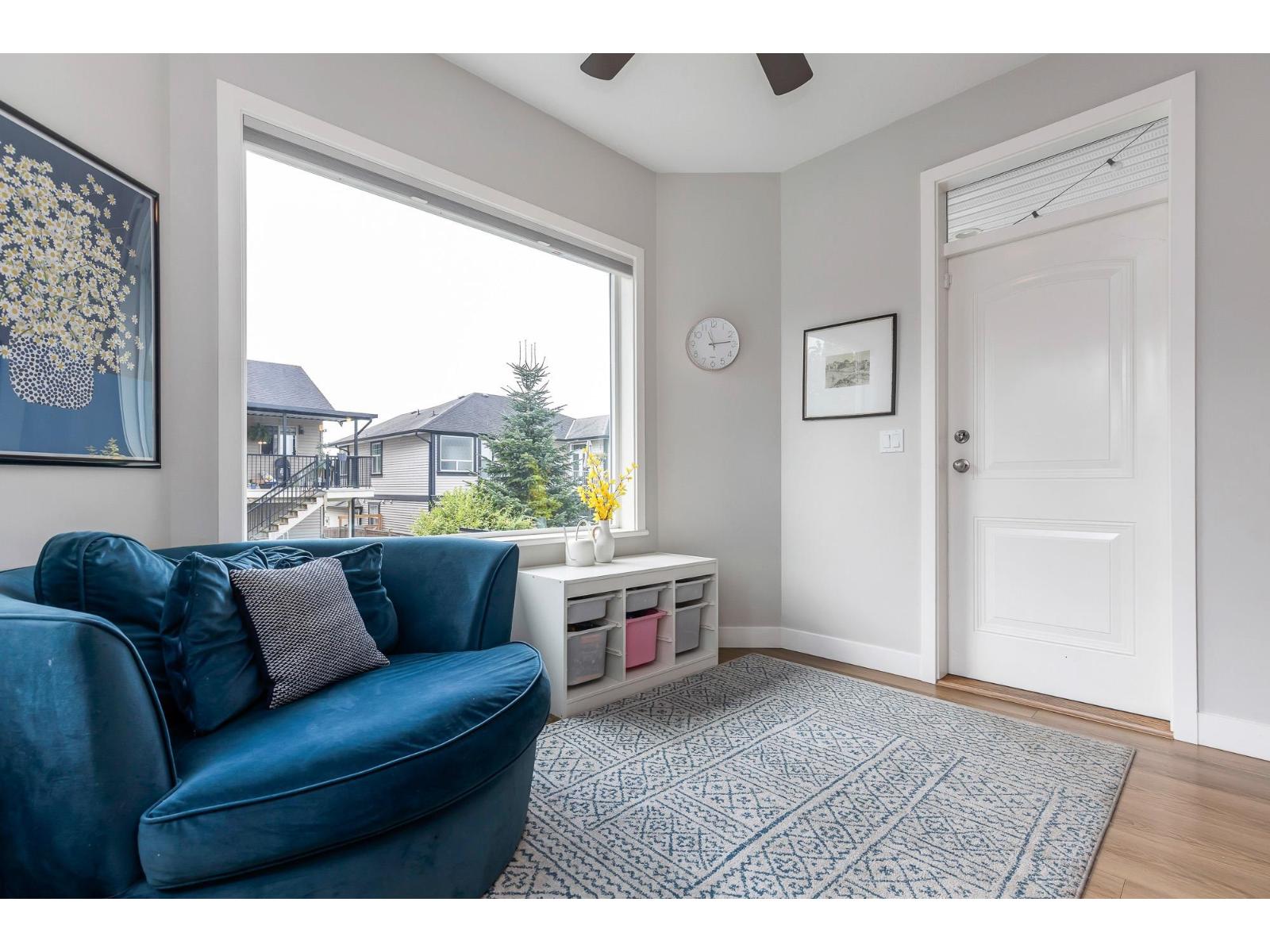 Photo 10 of 27908 Trestle Avenue, Abbotsford BC